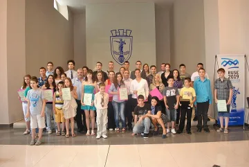 Наградиха 44 русенски отличници 