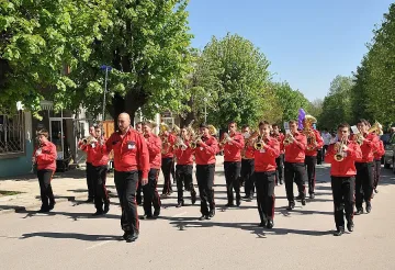 Роси Кирилова пее "Учителко, любима..." в Монтана