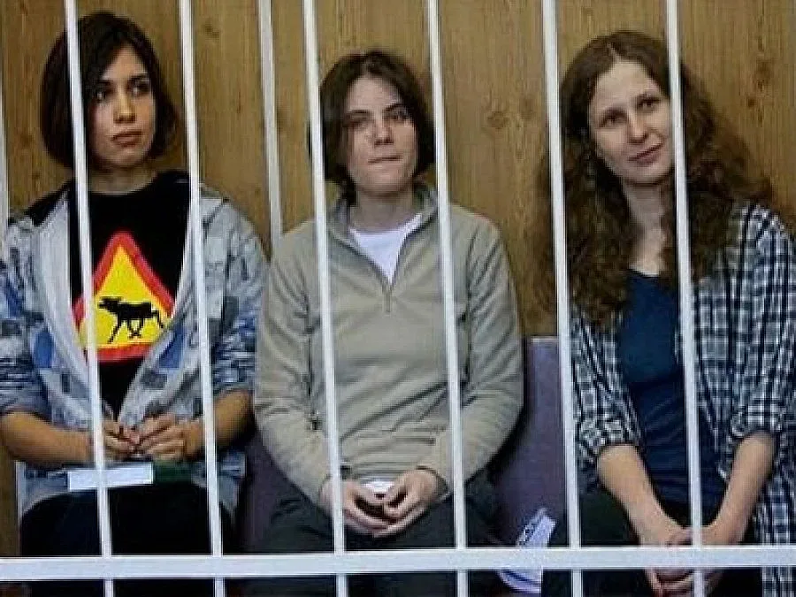 3 г. затвор и труд в Русия за богохулство