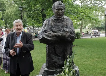 Лолова и Ламбо се поклониха пред Вачков