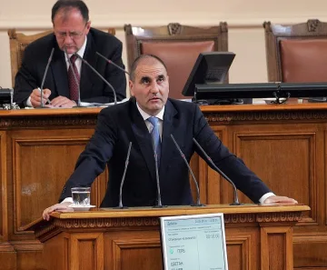 Пеевски към Цветанов: Имайте срам