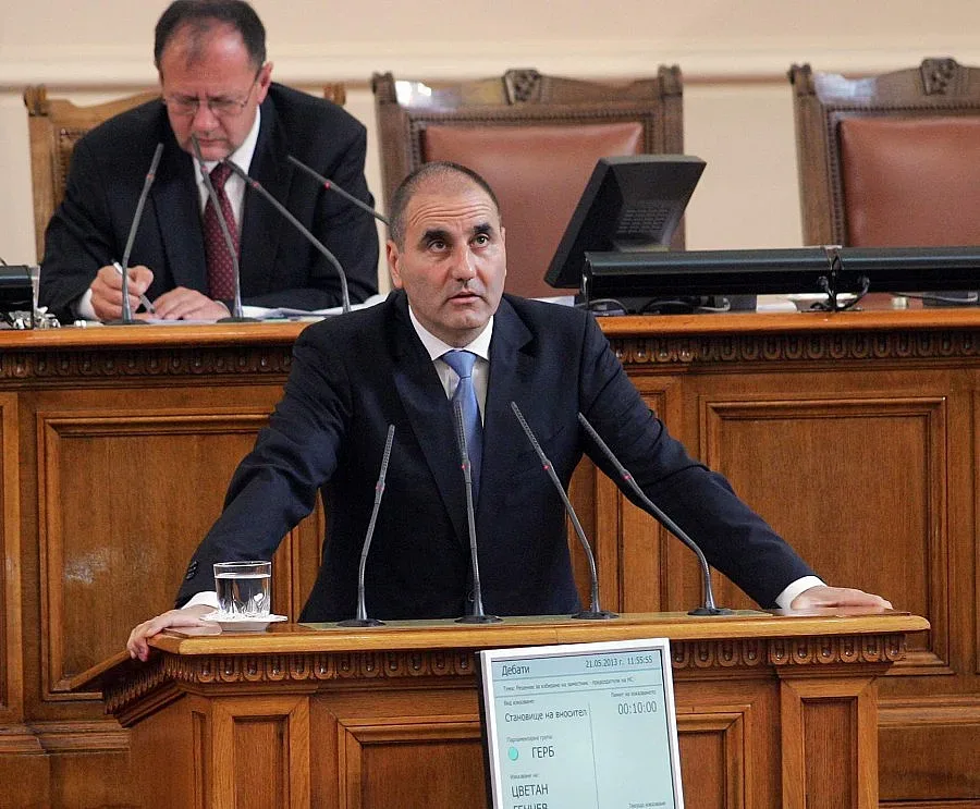 Пеевски към Цветанов: Имайте срам