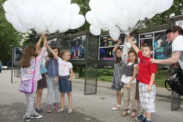 Двеста бели балона над София за 200 години от рождението на Вагнер