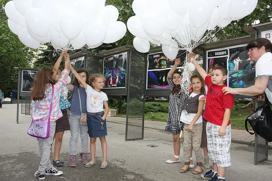 Двеста бели балона над София за 200 години от рождението на Вагнер