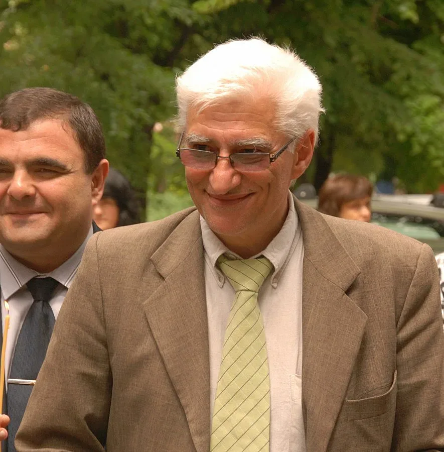 4 квадрата на затворник най-рано през 2019 г.