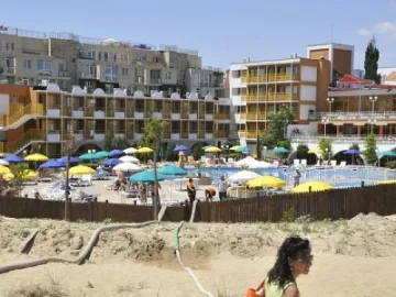 Ретро изложба разказва за "детството" на Слънчев бряг