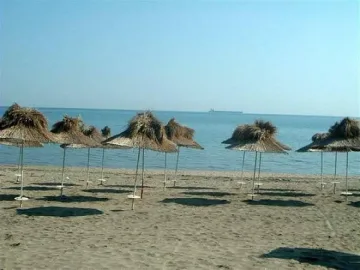 Пускат гратис чадъри и шезлонги в Бургас