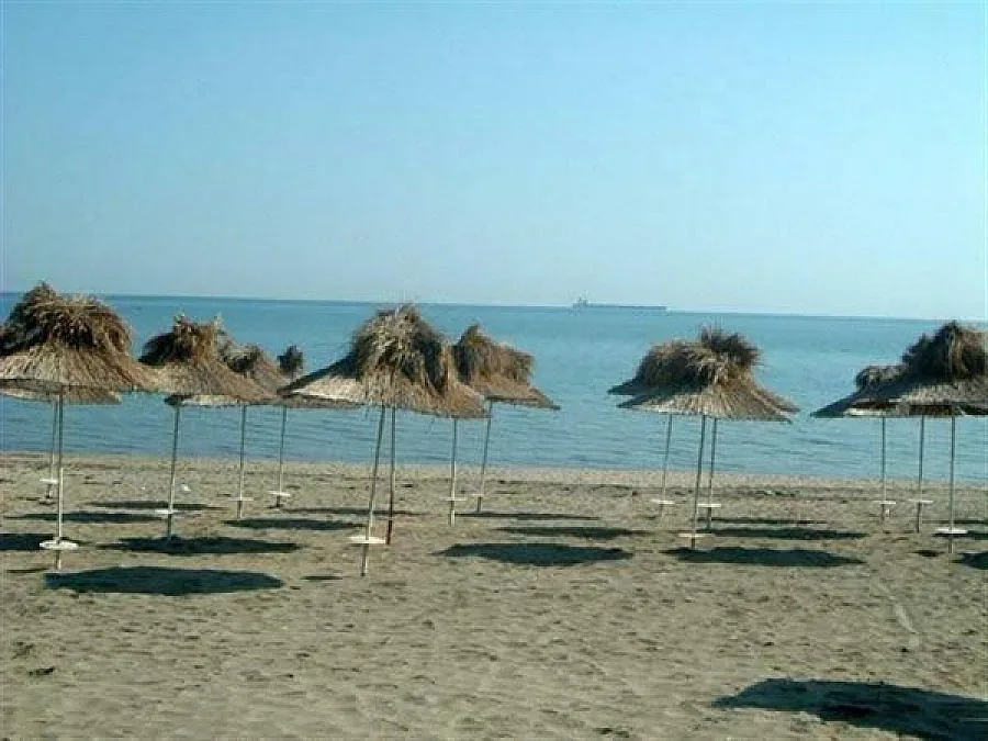 Пускат гратис чадъри и шезлонги в Бургас