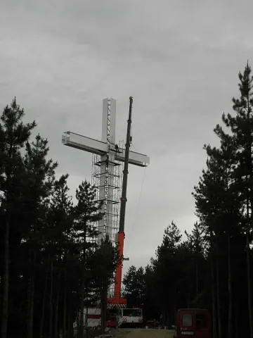 33-метров кръст се извиси над Благоевград