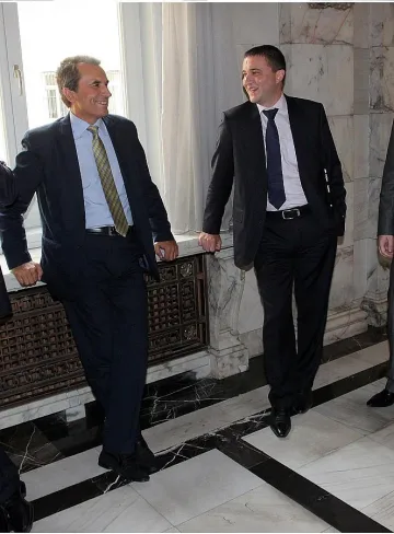 Вдигат дефицита в хазната през есента