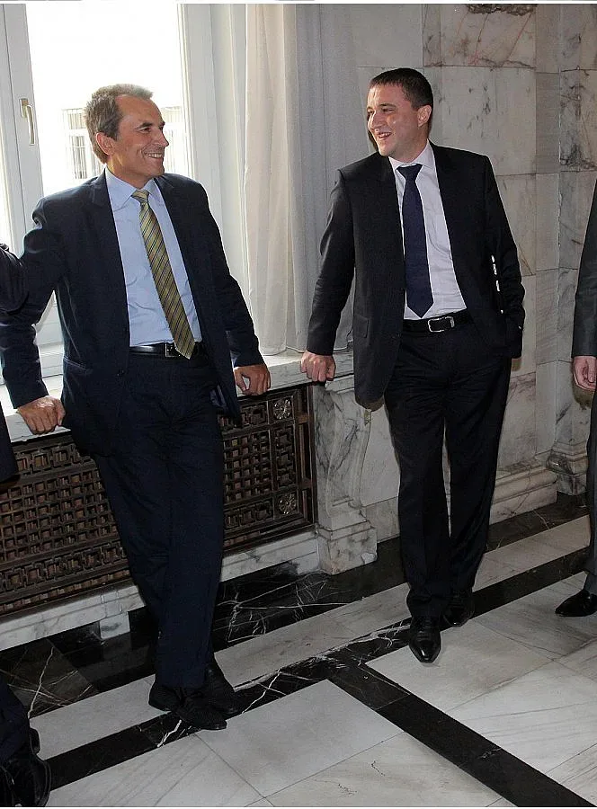 Вдигат дефицита в хазната през есента