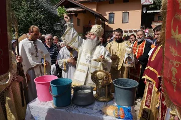 Откриха морето със 17 агнета курбан