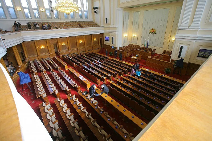 Новите започват с 2370 лв. заплата