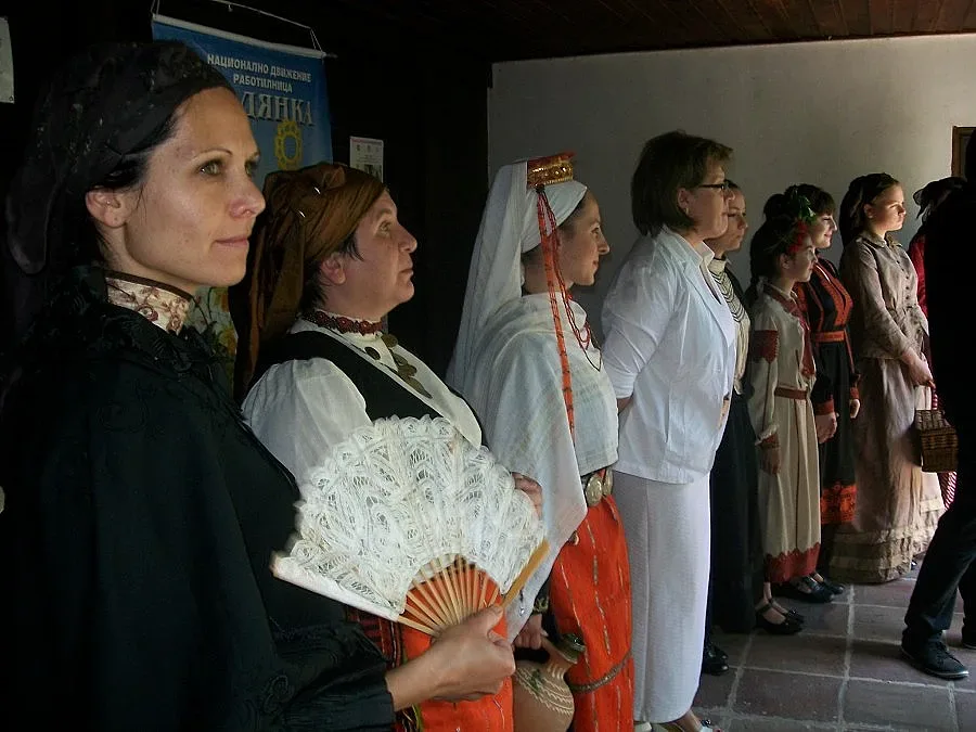 Живи експонати показаха носии от балкана