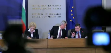 МС освободи 7 областни управители