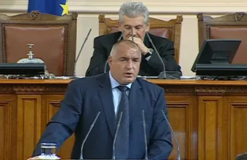 Борисов призова лидерите да не се крият зад Орешарски