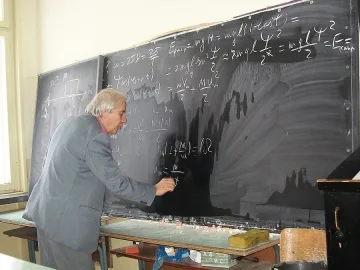 Ученици: Тео е Бог