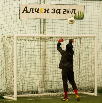 Във футбола по двойки и 5 човека стигат за яко дерби