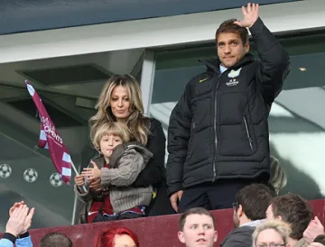 Наредиха Стенли до Съра и Оуен