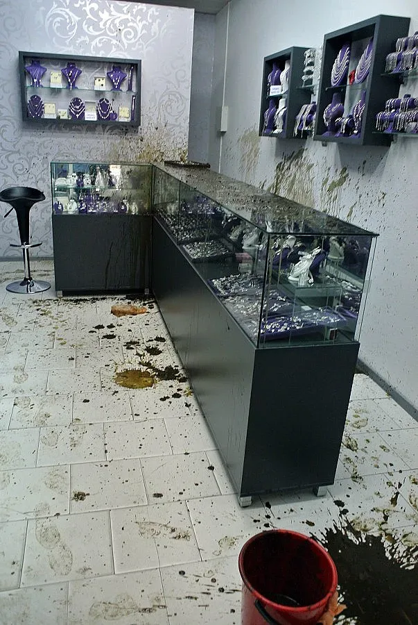 Заляха бижутерия с фекалии