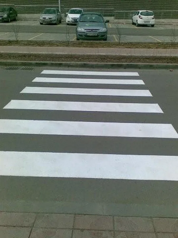 Футболен национал удари ученичка на пешеходна пътека