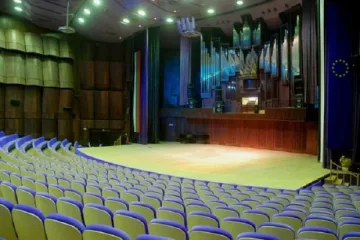 Галин Стоев и Огнян Минчев с голямата награда за 24 май