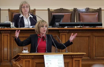 Спират кранчето на депутати номади