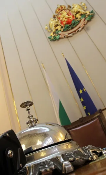 Канонада от въпроси за новите министри