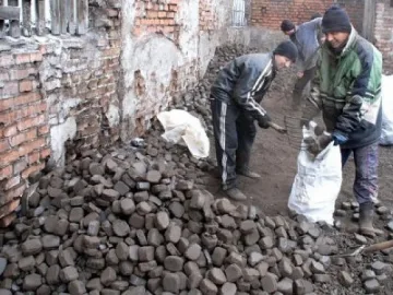 Падат превозите на скрап и въглища