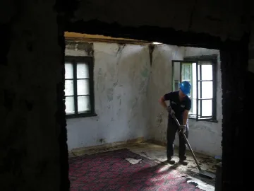 Година след труса Перник е в руини