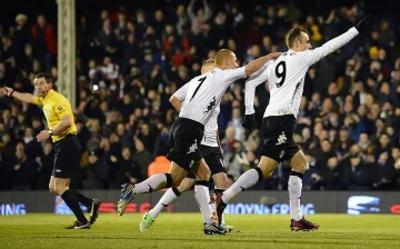 Бербатов титуляр за "Фулъм", Манолев пак аут