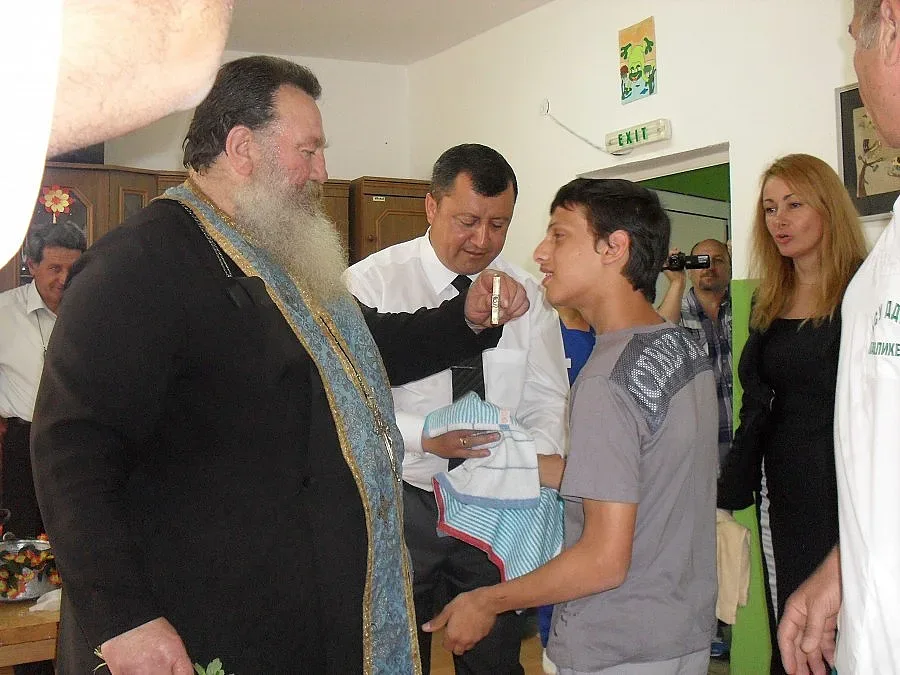 Кмет кръсти 41 деца