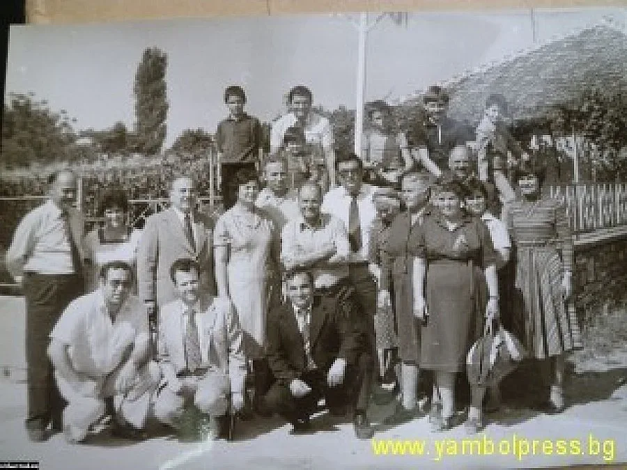 Род на два века и половина се събра край морето