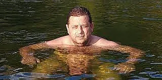 Шпионират на плажа Николай Марков! Кой му иска милионите