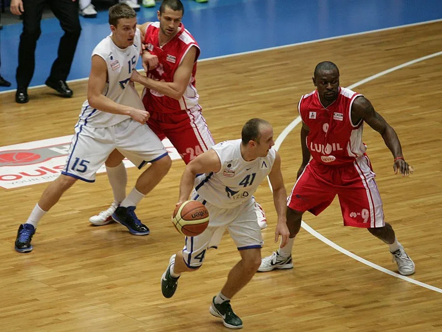 И "ЛукОйл" се измъчи, но стигна до финала