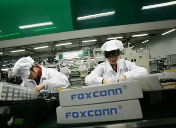 Още трима служители на Foxconn се самоубиха