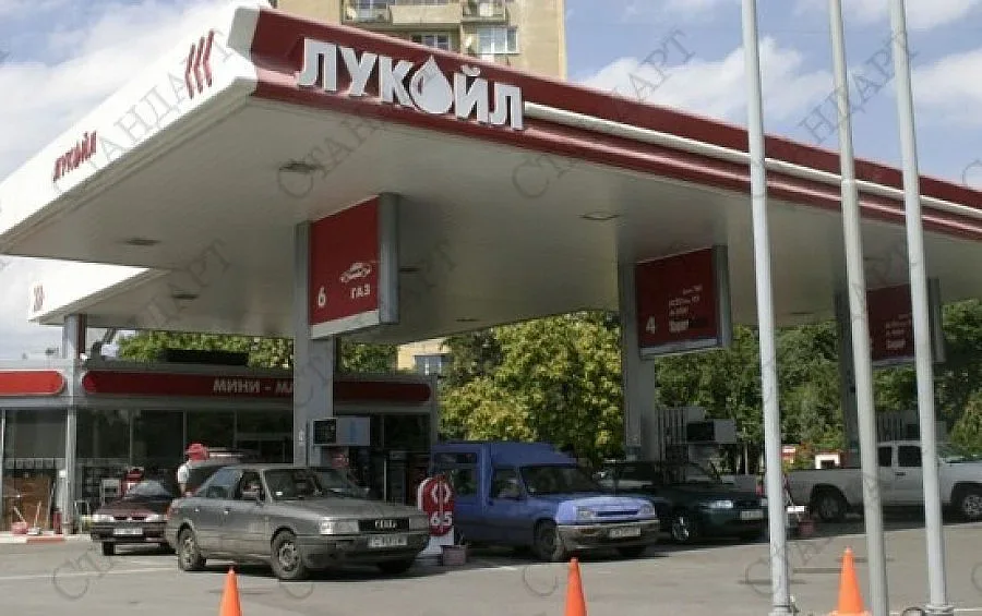 ЛУКОЙЛ дари 180 000 лв. на Камено