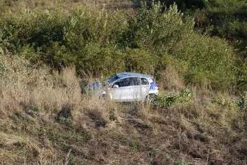Младеж падна в пропаст с колата си