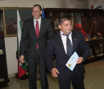 Стойчев готов за среща с федерациите