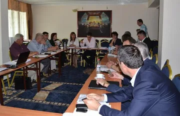 Кметовe аплодират „Новите траки”