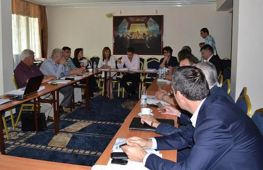 Кметовe аплодират „Новите траки”