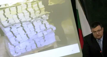 Седем от десет подкрепят Цацаров