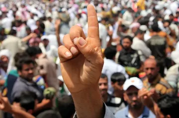 Десетки загинаха при взрив до джамия в Бакуба