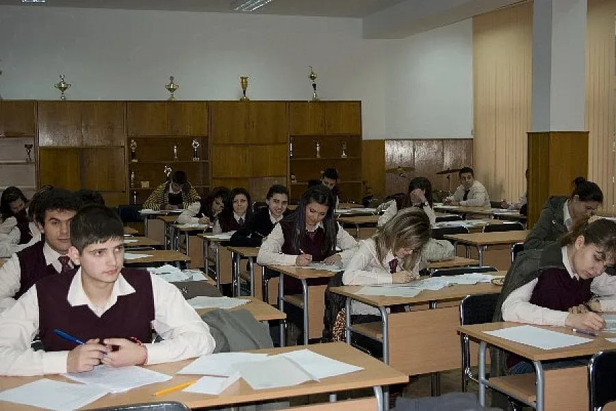 Проверяват тонерите преди матурите