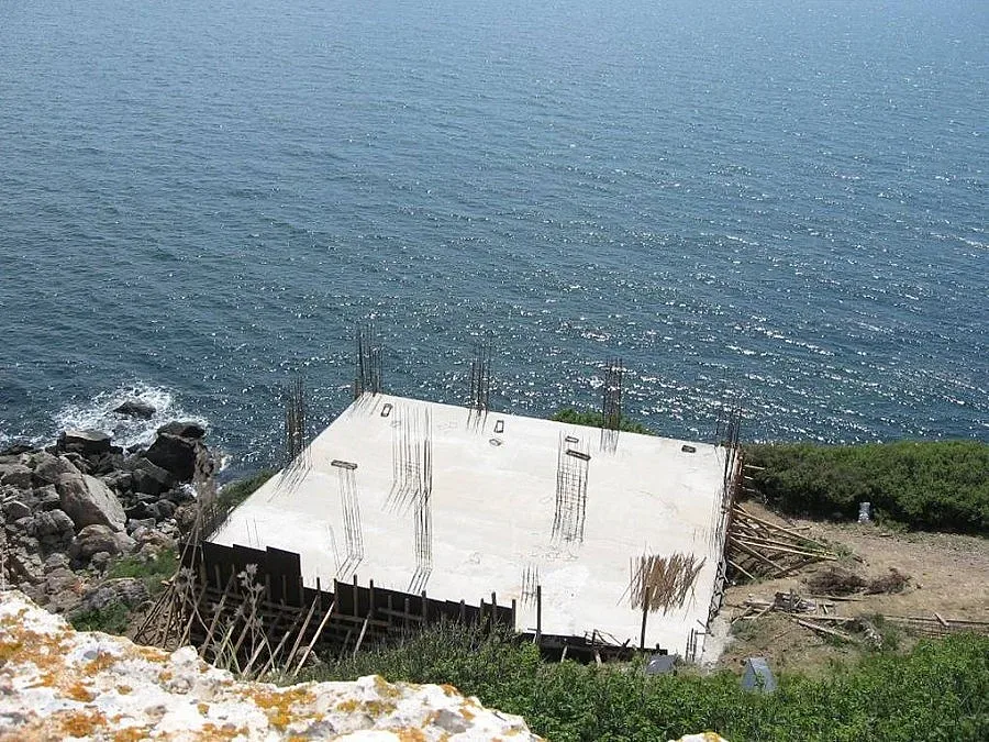 Бутат бетона на "Яйлата"