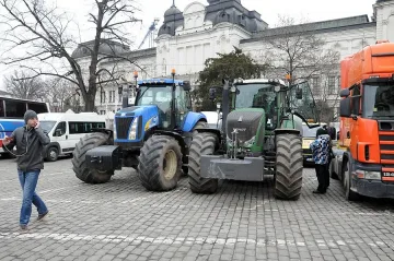 Измамник лъже земеделци в нета