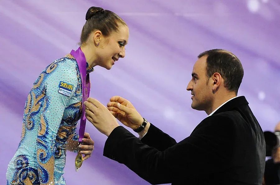 Федерациите на нож с министерството