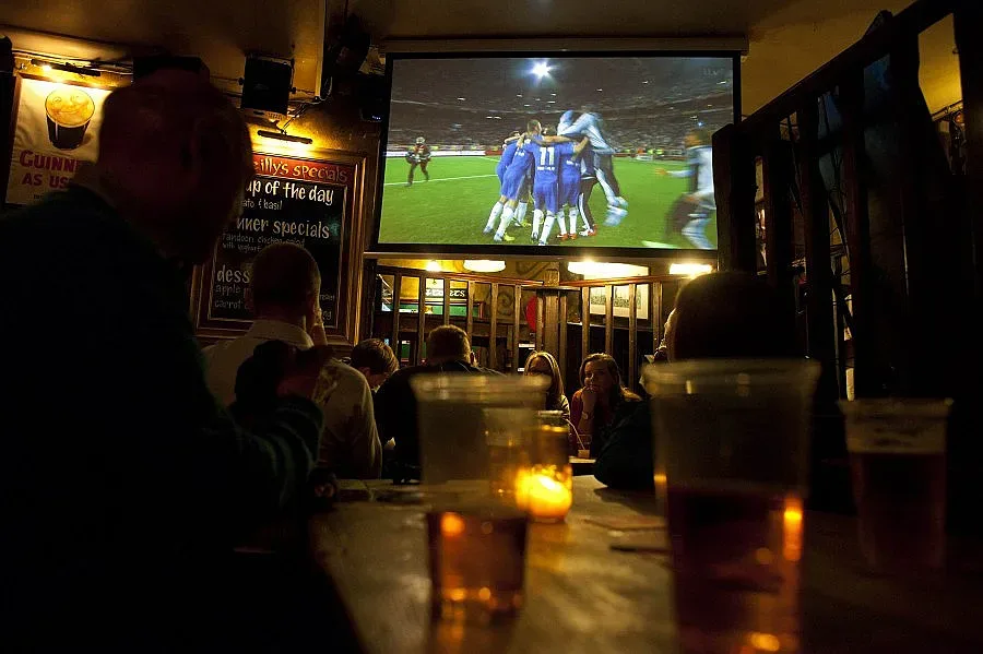 Арестуваха 24 фена заради кутия цигари