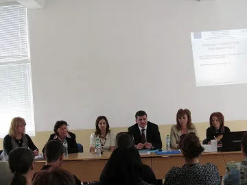 Община даде работа на 41 лични асистенти