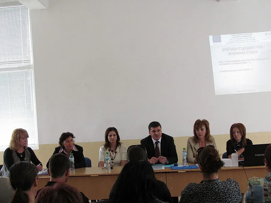 Община даде работа на 41 лични асистенти